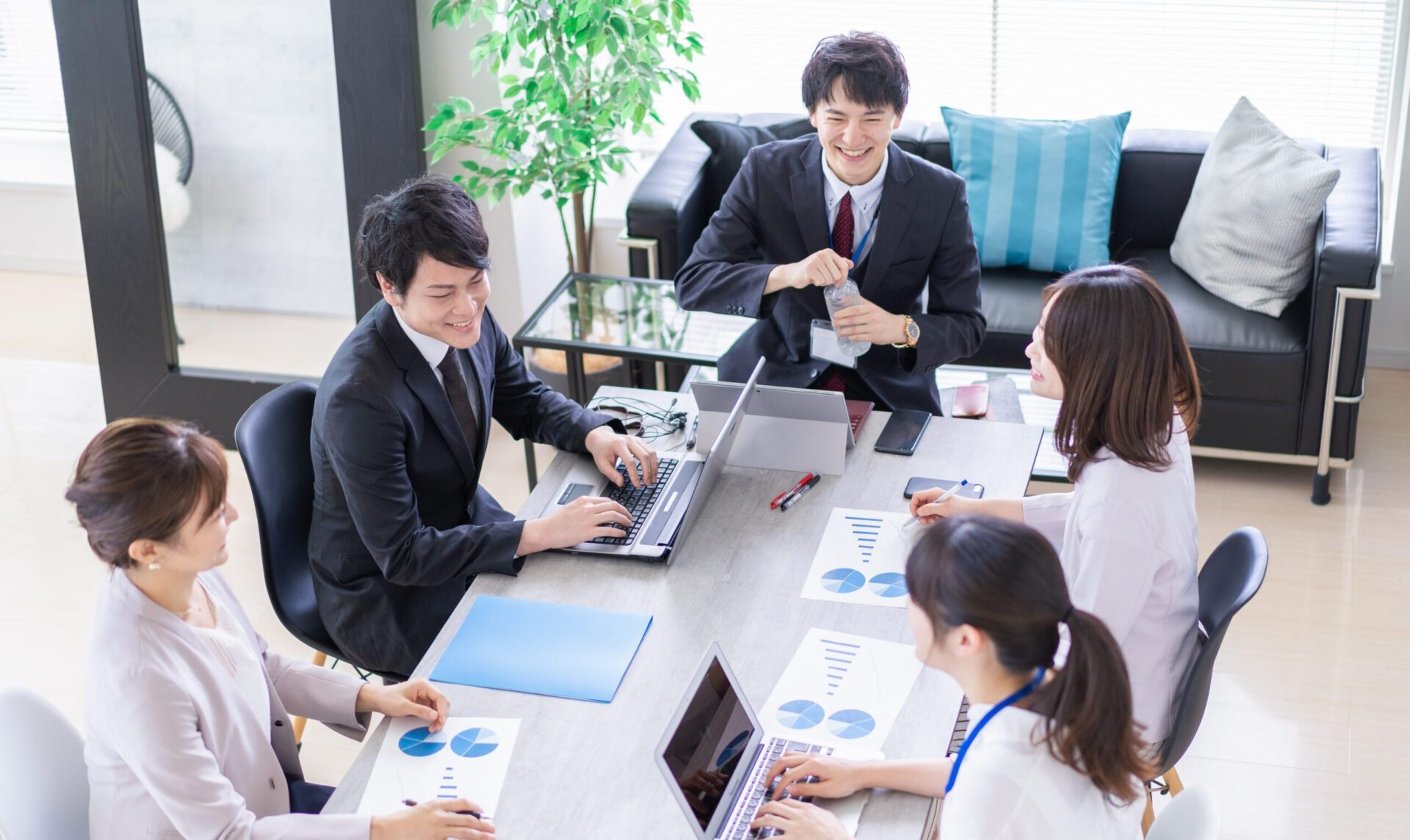 地域と企業と人を
つなぐ架け橋に